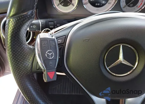 2015 Mercedes-Benz Glk 350 4Matic z USA, uszkodzony, nr VIN WDCGG8JB7FG394230